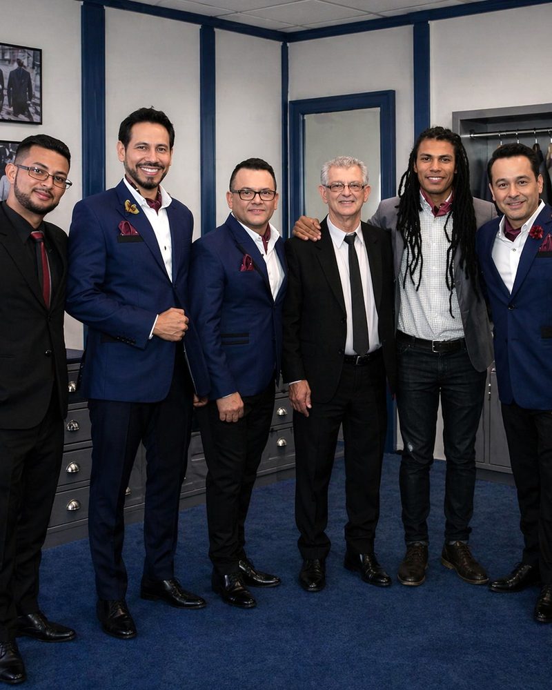 Sastre confeccionando un traje a la medida